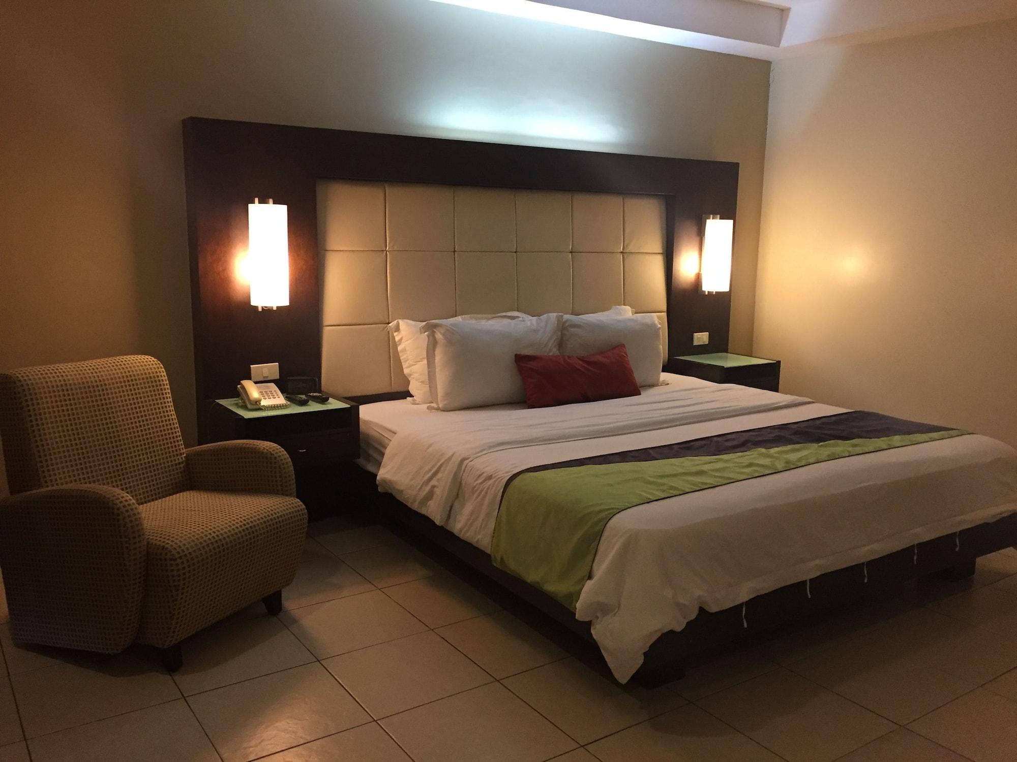 Circle Inn - Iloilo City Center Esterno foto