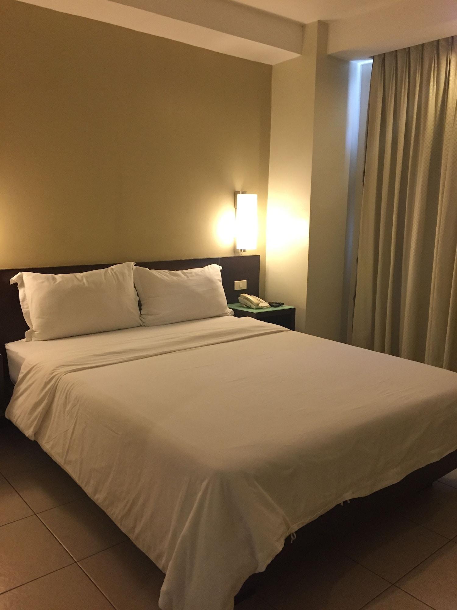 Circle Inn - Iloilo City Center Esterno foto