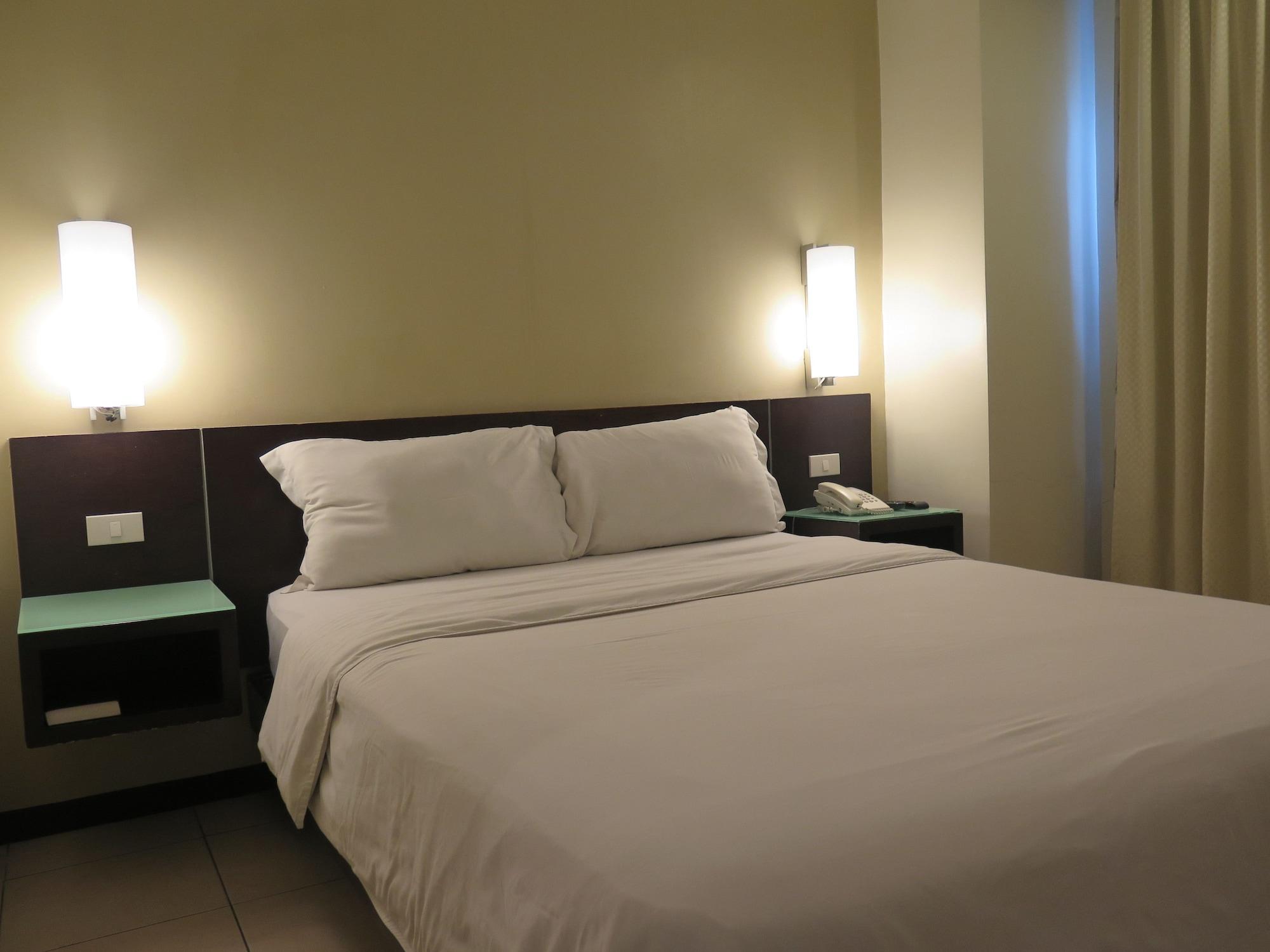 Circle Inn - Iloilo City Center Esterno foto
