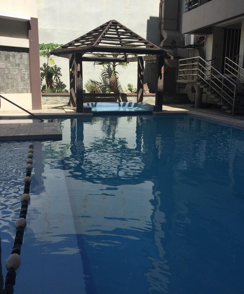Circle Inn - Iloilo City Center Esterno foto