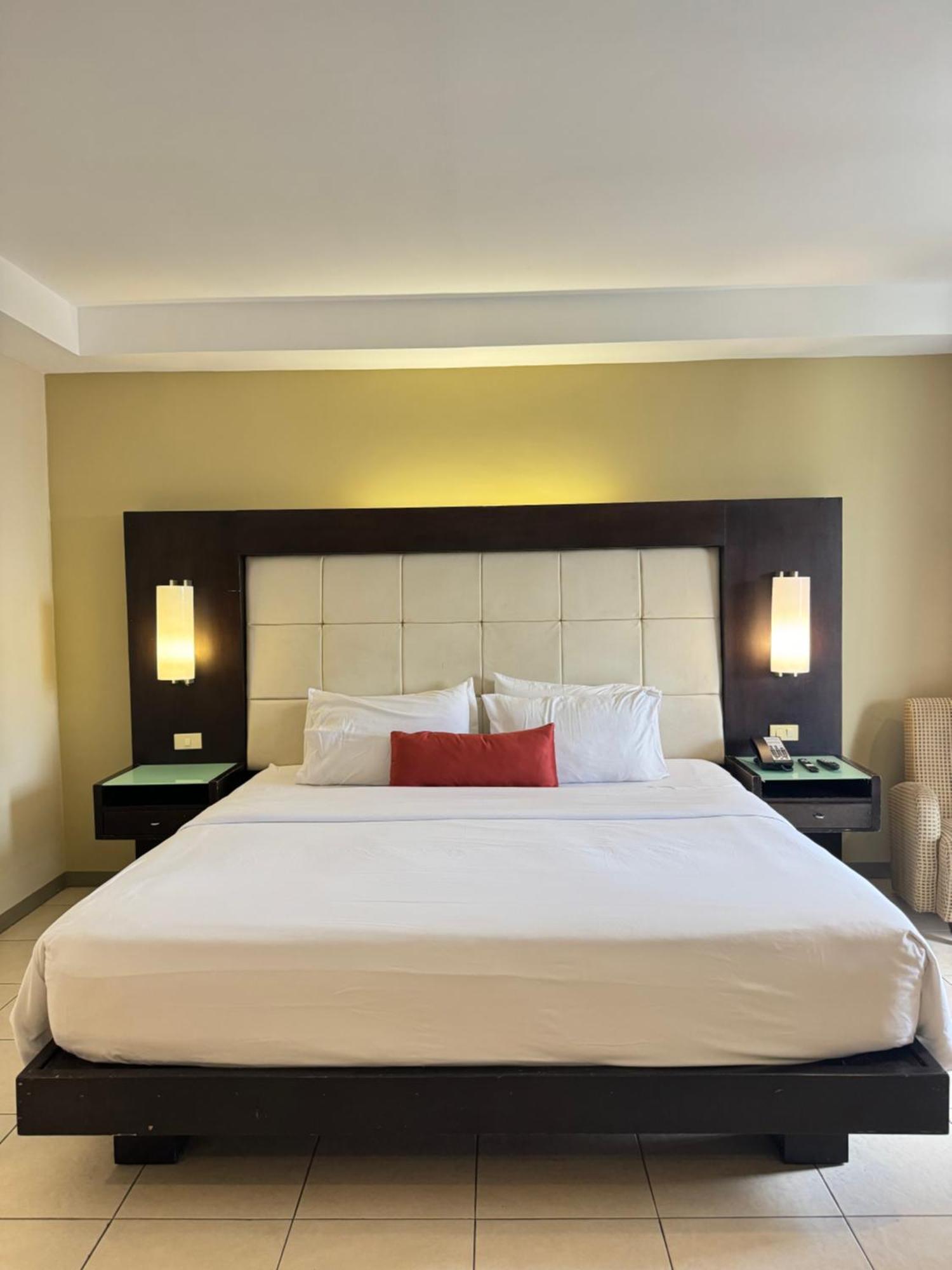 Circle Inn - Iloilo City Center Esterno foto