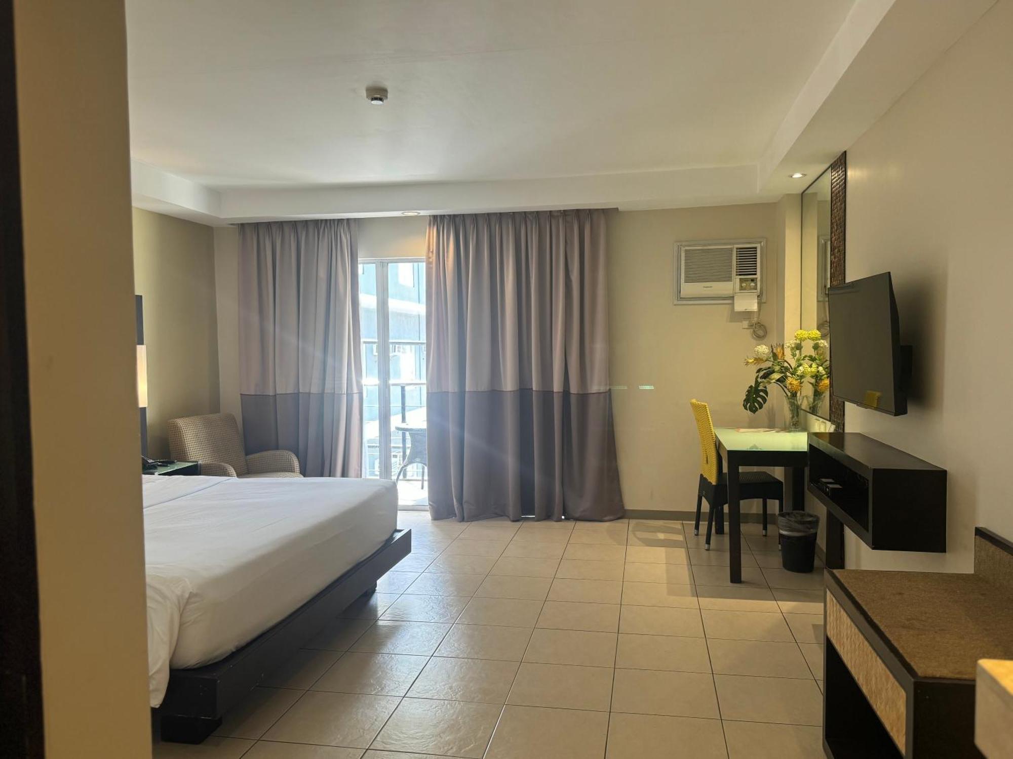Circle Inn - Iloilo City Center Esterno foto