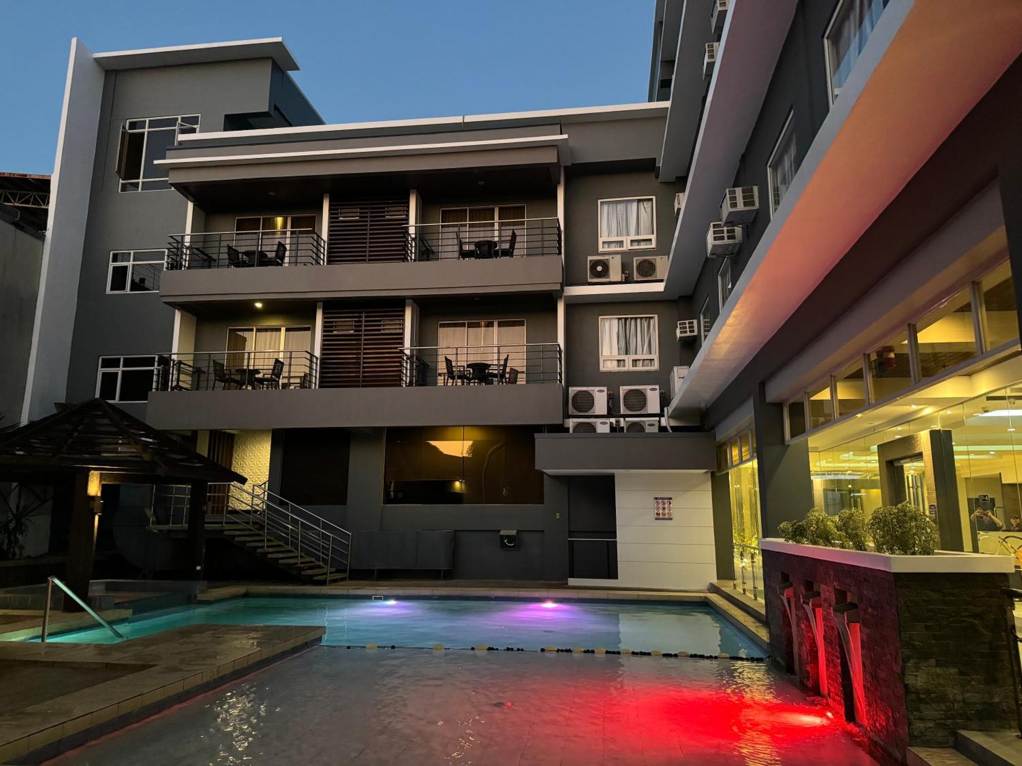 Circle Inn - Iloilo City Center Esterno foto