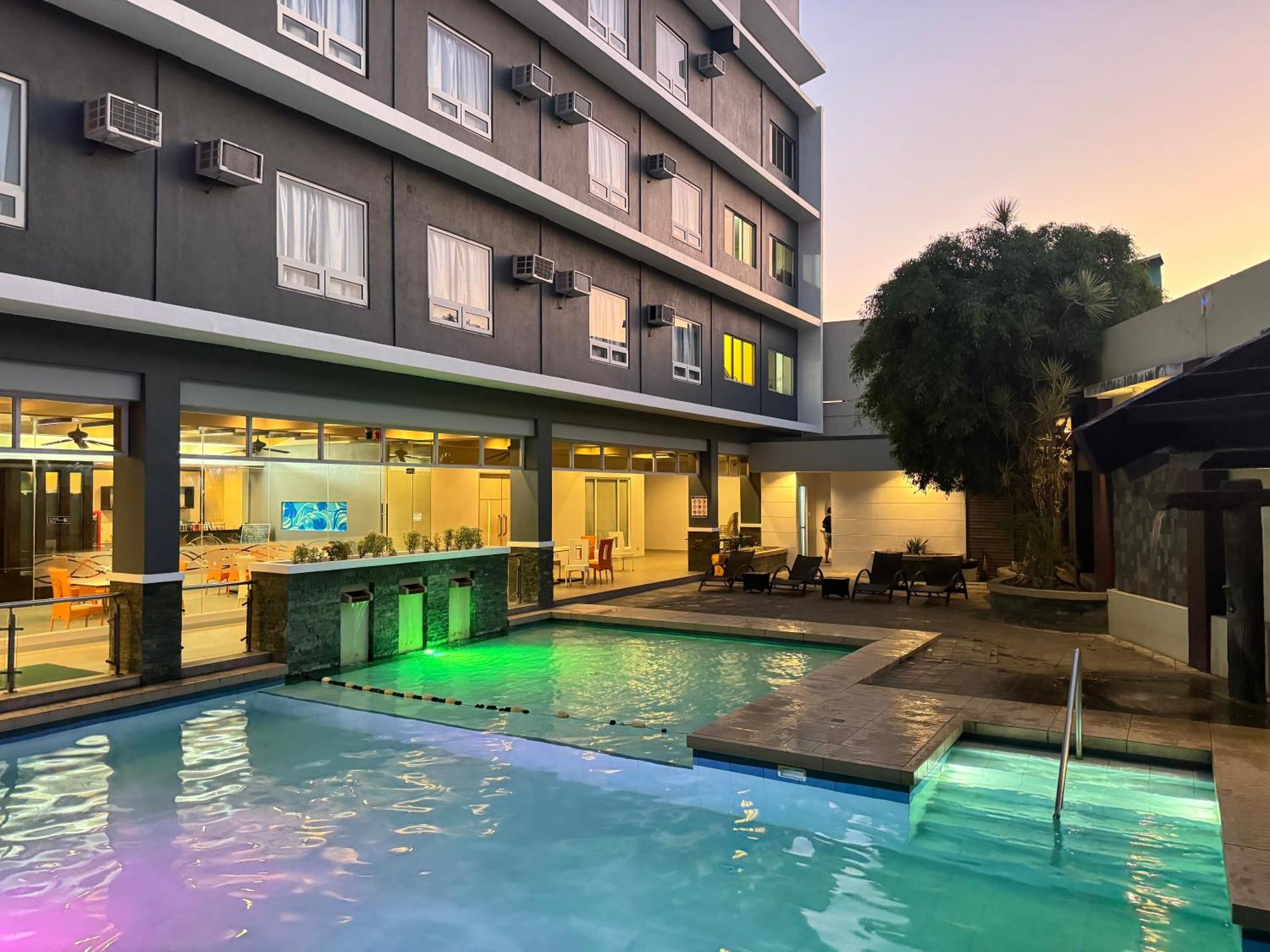 Circle Inn - Iloilo City Center Esterno foto