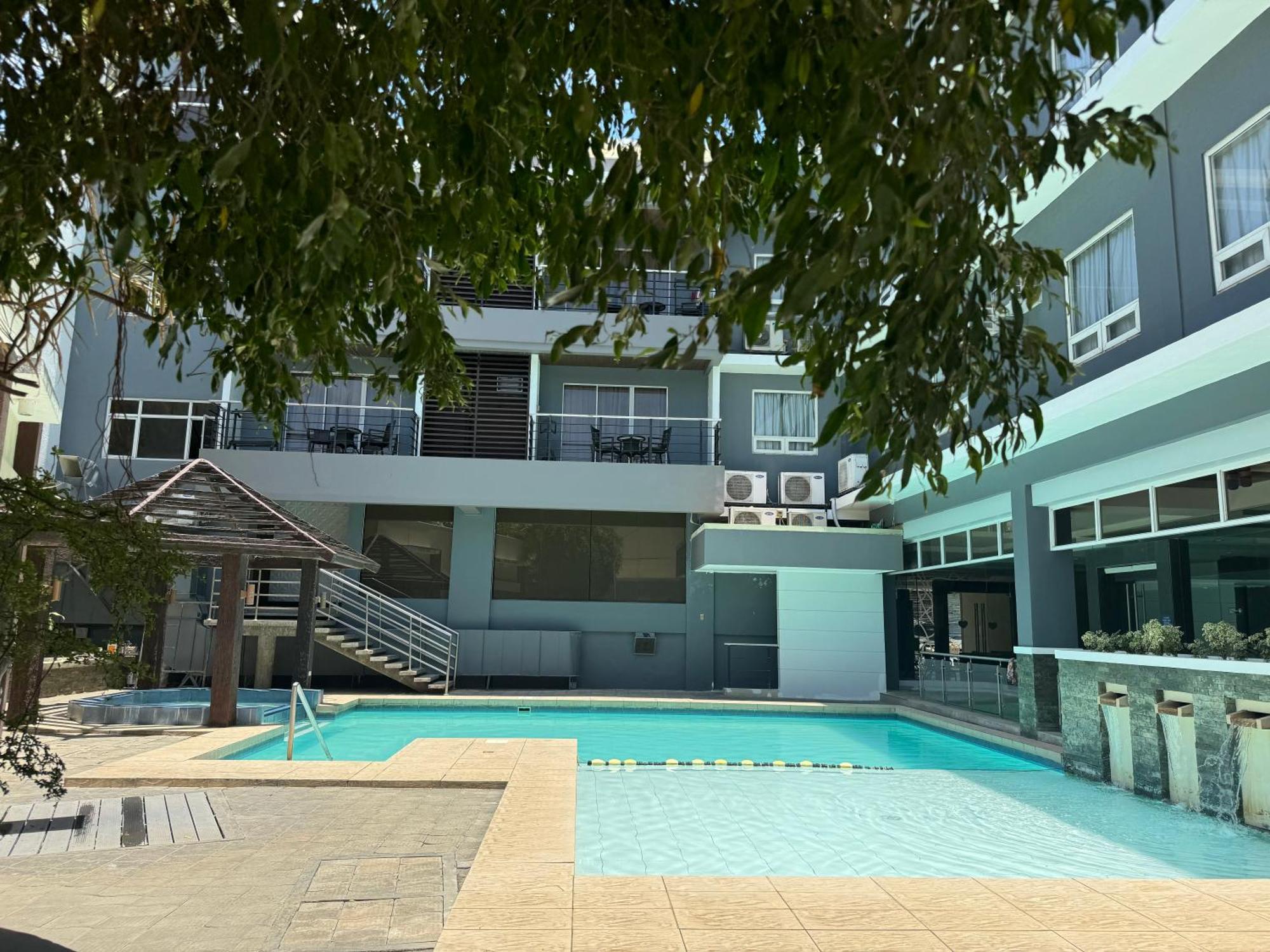 Circle Inn - Iloilo City Center Esterno foto