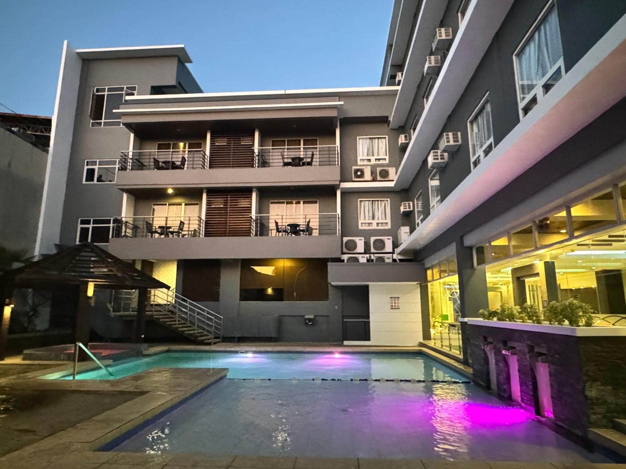 Circle Inn - Iloilo City Center Esterno foto